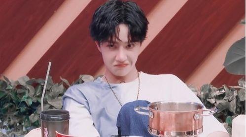 王一博吃瓜爆料最新图片,娱乐圈幕后真相大揭秘 第1张 王一博吃瓜爆料最新图片,娱乐圈幕后真相大揭秘 第1张